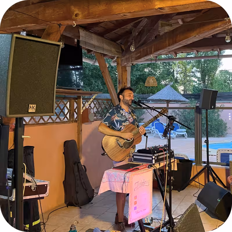 Soirée concert en terrasse au restaurant du camping le Luberon.
